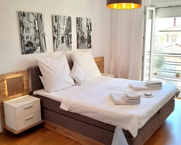 Lovely 3*