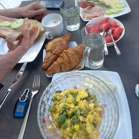 Bed & Breakfast Lovely