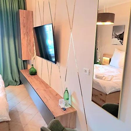 Lovely 3*